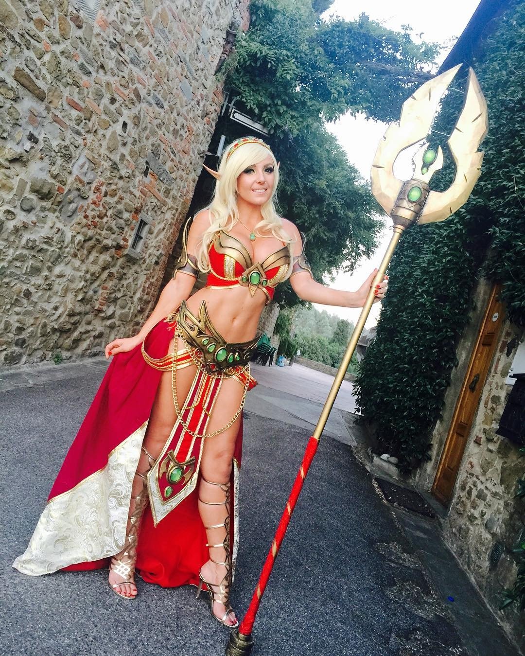 Photo by gazukull with the username @gazukull,  March 17, 2016 at 5:24 PM and the text says 'cosplay-queens:

jessicanigri via cosplay-queens
MOAR BELF!  I threw this together in a couple days for Festa Dell Unicorno last year!! :D #travel #italy #bloodelf #worldofwarcraft #jessicanigri'
