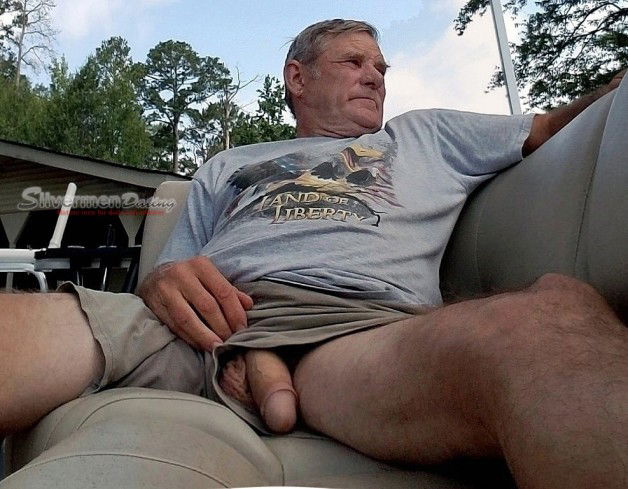 Photo by Mature Uncut Daddies with the username @ampolman,  September 22, 2017 at 12:02 AM