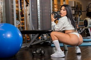 Album by Brazzers with the username @Brazzers, who is a brand user,  March 25, 2022 at 11:45 PM. The post is about the topic Latinas and the text says 'Power Rack
#LatinBeauty #JesusReyes

👉 https://sharesome.com/get/powerrack'