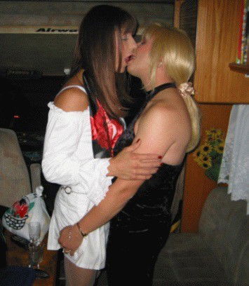 Photo by kissingcrossdressers with the username @kissingcrossdressers,  August 14, 2011 at 3:37 PM