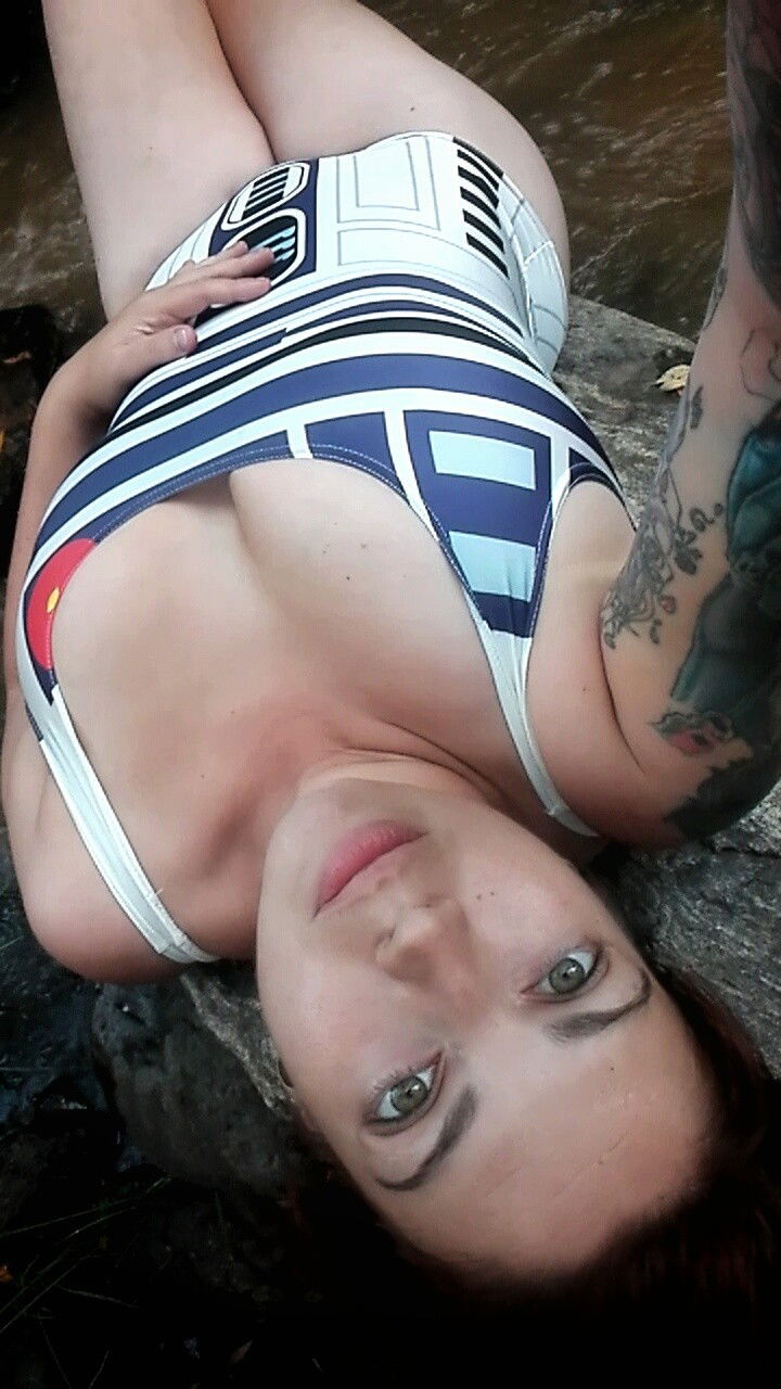 Photo by Staygreezymccheezy with the username @Staygreezymccheezy, who is a verified user,  August 8, 2017 at 5:25 AM and the text says 'thezerocurve:
I’m not always naked… :)
Still alive, but with not much Tumblr time :(

#me #r2d2 #geekgirl #portrait #nature'