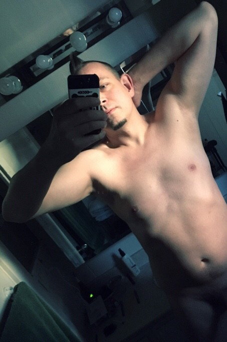 Photo by pup4play with the username @pup4play, who is a verified user,  March 19, 2018 at 11:54 AM and the text says 'More selfies, less cropping :P #progress  #me  #goals  #shadow'