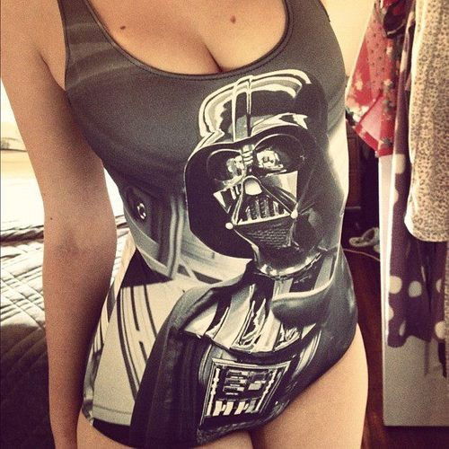 Photo by jennyfer with the username @jennyfer,  November 11, 2012 at 11:00 PM and the text says 'amorconquers:

natesenigma:

freaky-n-geeky:

Cum to the dark side.

It would be my pleasure.

I need this in my life. My ass would thank me, so would my daddy issues.

I so need this!'