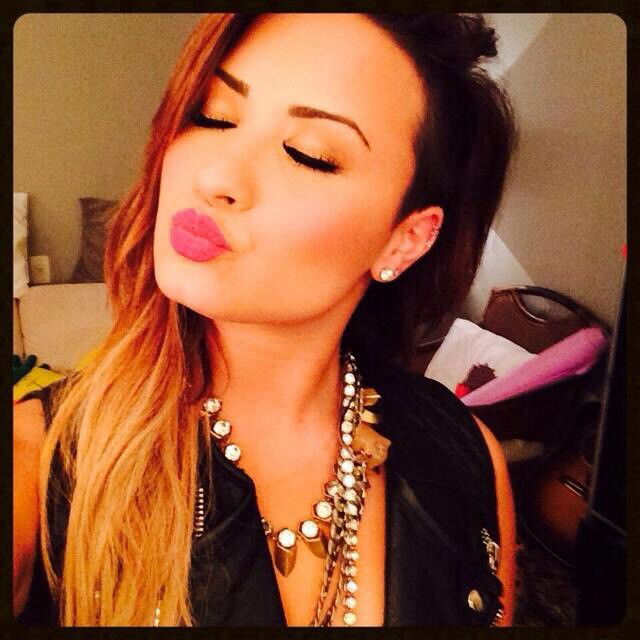 Photo by cale with the username @cale,  November 13, 2014 at 5:38 AM and the text says '#demi  #lovato'