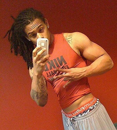 Photo by Sexyaarongray with the username @Sexyaarongray,  January 16, 2012 at 5:40 PM and the text says 'redkingdom:

:) #DreadHead'