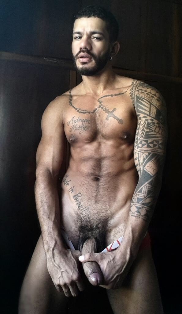 Photo by Sexyaarongray with the username @Sexyaarongray,  August 7, 2015 at 10:00 AM and the text says 'dcnupe:

poppasplayground:

Lips, looks and log on #WangWednesday from #oomf @HarryLins'