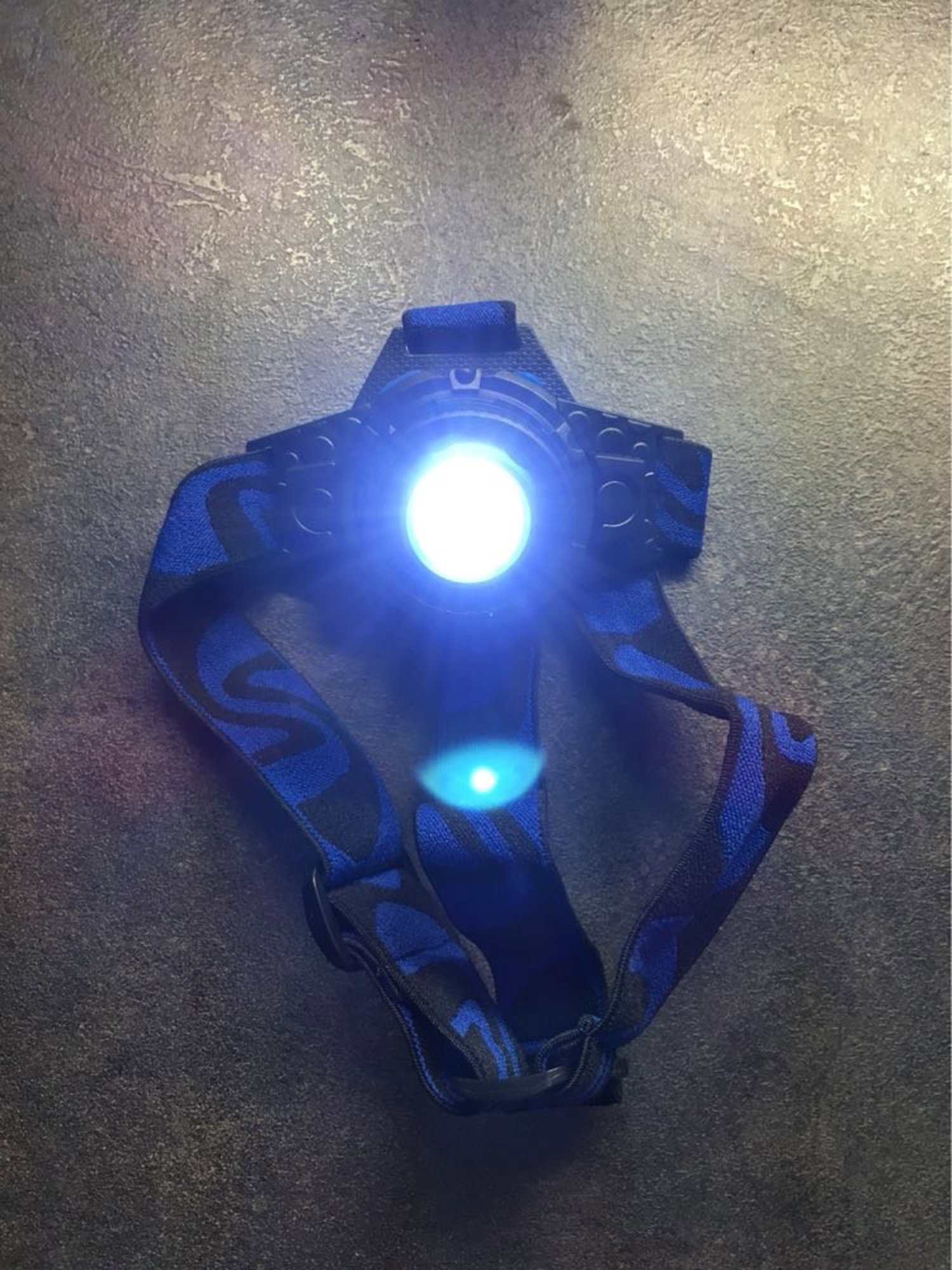 Photo by alierotic2 with the username @alierotic2,  April 23, 2017 at 2:50 PM and the text says 'Cree Q5 LED Frontal Led Headlamp Headlight Flashlight Rechargeable Linternas Lampe Torch Head lamp Build-In Battery + Charger
Buyer: D*n M. (detail)
Via: http://www.aliexpress.com/item//32490262070.html #cree  #q5  #led  #frontal  #headlamp  #headlight..'