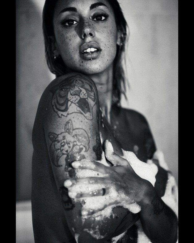 Photo by Devynsdogg with the username @Devynsdogg,  October 29, 2021 at 2:45 AM. The post is about the topic Tattoo and the text says 'I'll scrub her back! #blackandwhite #inkedwomen #babes #college #wetgirls'