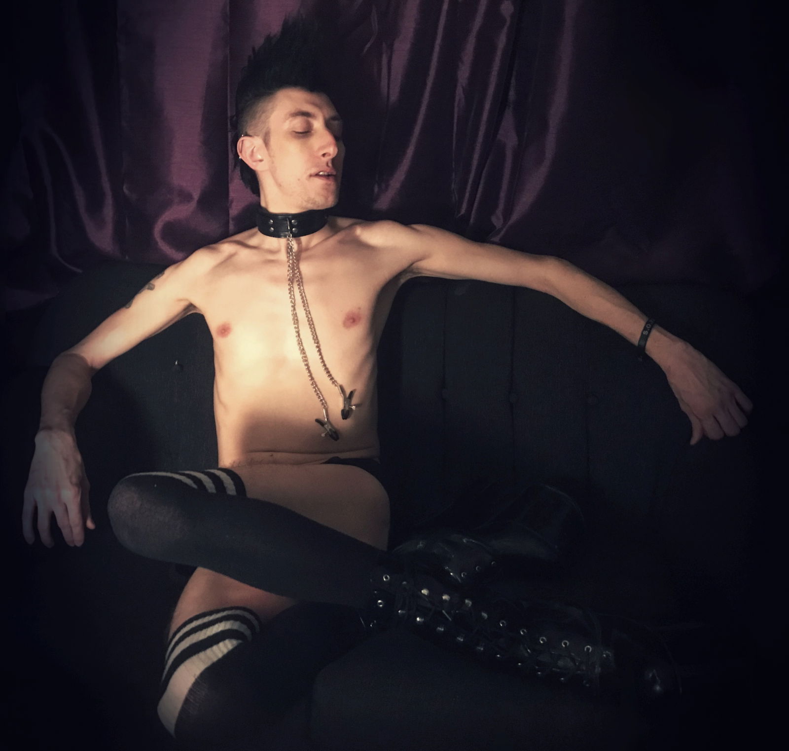 Album by Donnie Havok with the username @DonnieHavok, who is a verified user,  December 25, 2018 at 9:55 PM and the text says 'A few more from this marvellous shoot 🖤😈'