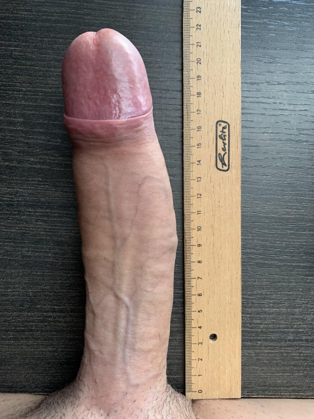 Photo by Venn with the username @venn-diagramm,  June 8, 2024 at 3:11 PM. The post is about the topic Matters of Size and the text says 'Length: 23 cm (9.1 in). Erect, uncircumcised.

nT_i2vs28dtuzqab4p1t5u4tfu8'