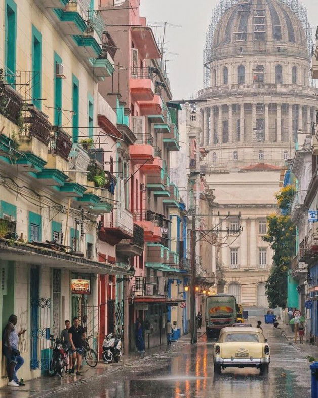 Photo by GoMakeIt with the username @GoMakeIt,  September 15, 2018 at 11:22 AM and the text says 'dreamingofgoingthere:

Havana, Cuba'