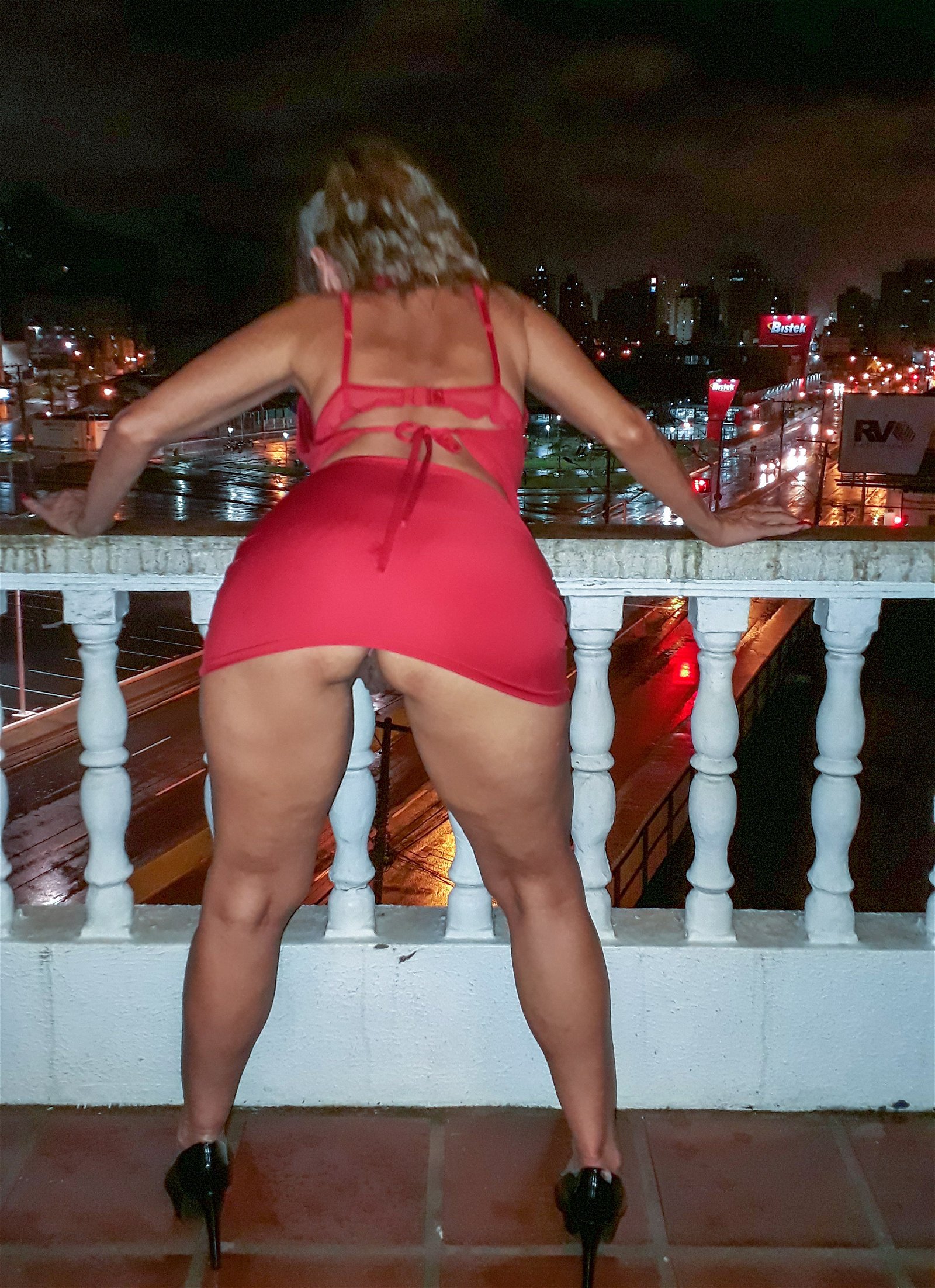 Photo by CristinaeAntony with the username @CristinaeAntony,  February 25, 2019 at 7:11 PM. The post is about the topic WINDOWS, BALCONIES and STAIRS and the text says 'I'm already without panties!
I want and want it NOW !!
Pleasure..'