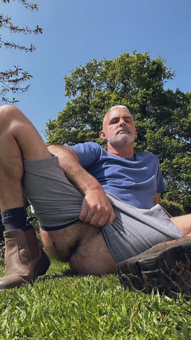 Photo by Nickplus33 with the username @Nickplus33, who is a verified user,  April 24, 2024 at 1:44 AM and the text says '#outdoors #daddy #buttspread #manspread  #hairyhole #scruff  #band #DL'