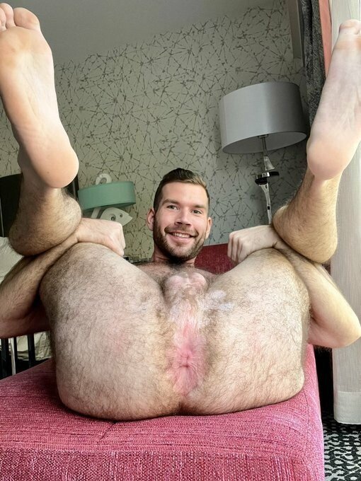 Photo by Nickplus33 with the username @Nickplus33, who is a verified user,  February 20, 2024 at 3:43 AM and the text says '#otter  #youngdilf #manspread  #hole #beard'