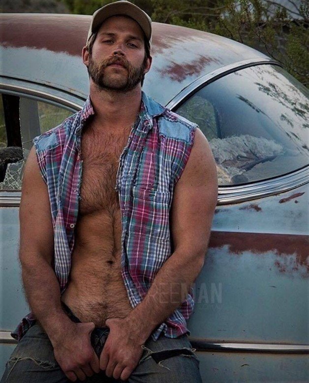 Photo by Nickplus33 with the username @Nickplus33, who is a verified user,  May 20, 2019 at 1:44 AM. The post is about the topic hairybearygaydaddies