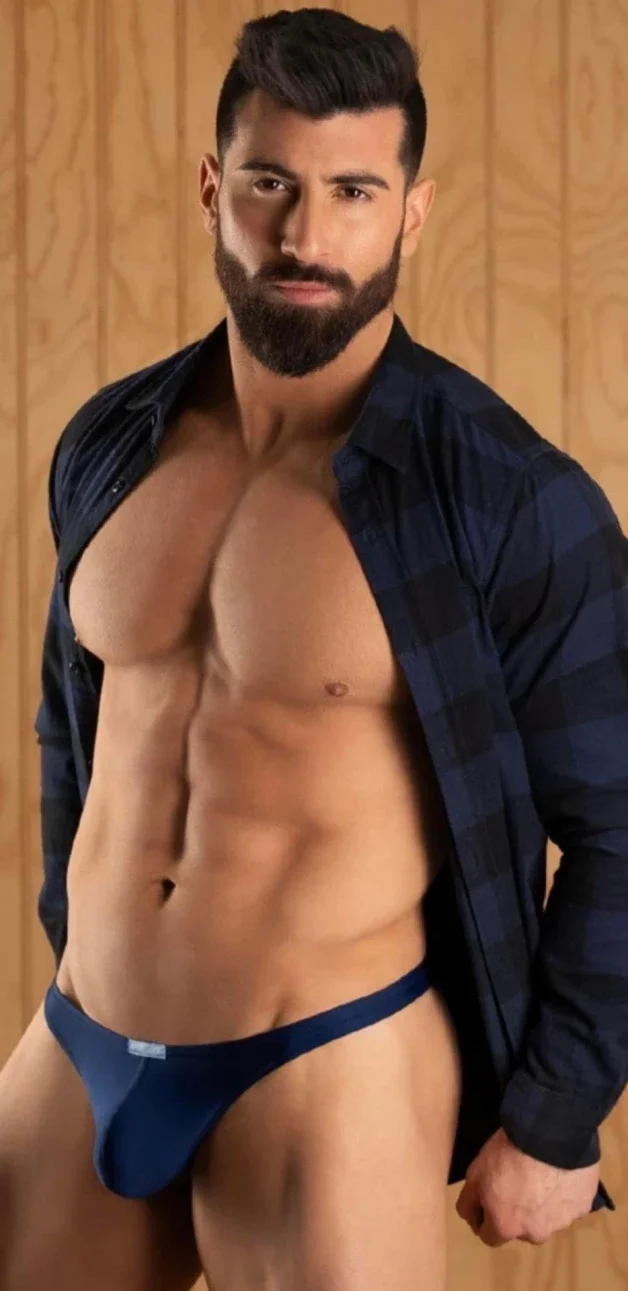 Photo by Nickplus33 with the username @Nickplus33, who is a verified user,  March 26, 2024 at 3:03 AM and the text says '#beard #muscled  #smooth #bulge #dilf #youngdilf'