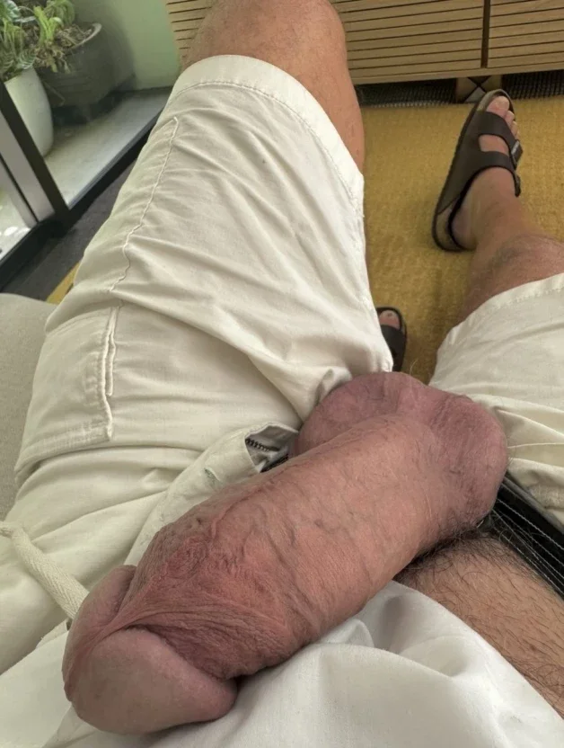 Photo by Nickplus33 with the username @Nickplus33, who is a verified user,  March 28, 2024 at 3:06 AM and the text says '#reveal  #hung #massivecock #thickdick #beercandick'