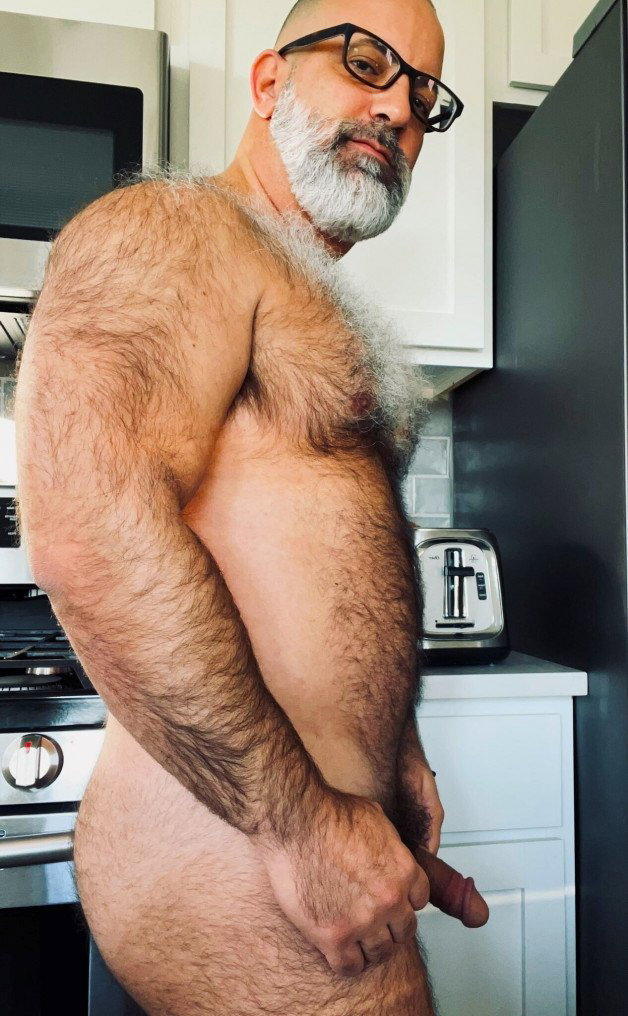 Photo by Nickplus33 with the username @Nickplus33, who is a verified user,  September 30, 2022 at 9:23 AM. The post is about the topic hairybearygaydaddies