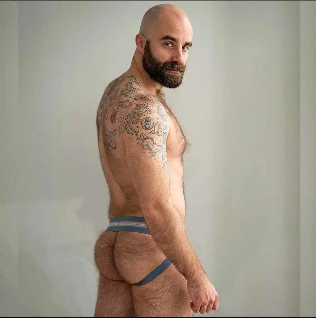 Photo by Nickplus33 with the username @Nickplus33, who is a verified user,  January 20, 2024 at 5:24 AM and the text says '#bald #youngdilf #js #beard #hairy'