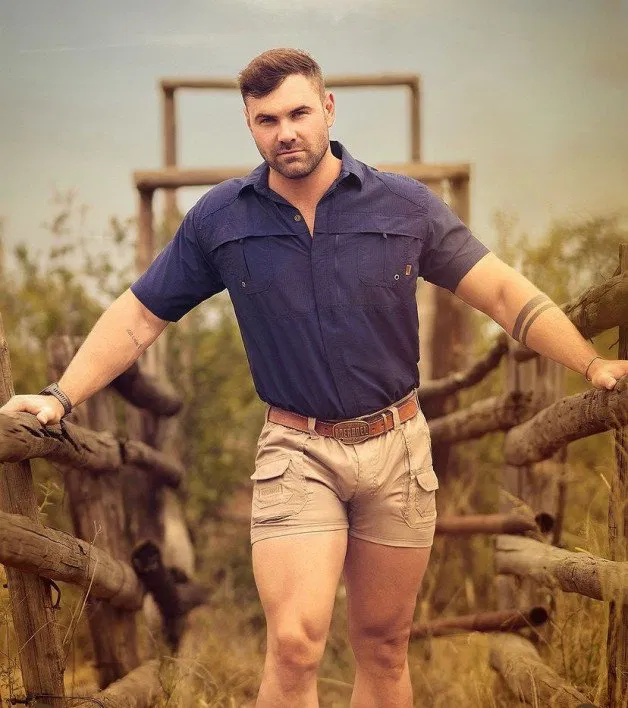 Photo by Nickplus33 with the username @Nickplus33, who is a verified user,  March 15, 2024 at 2:31 AM and the text says '#boerseun #muscled #outdoors #youngdilf #scruff'