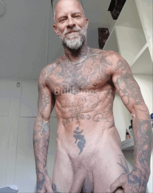 Photo by Nickplus33 with the username @Nickplus33, who is a verified user,  December 1, 2023 at 11:01 AM and the text says '#daddy #ink #beard #ripped #toned #hung #chain #series #SHchatbud #spear #thickdick #trimmed'