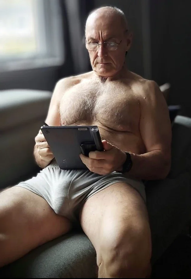 Photo by Nickplus33 with the username @Nickplus33, who is a verified user,  March 17, 2024 at 4:24 AM and the text says '#daddy #granddaddy #hairy #toned #bulge #manspread  #specks'