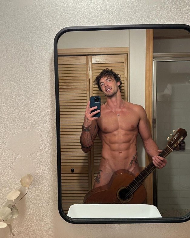 Photo by Nickplus33 with the username @Nickplus33, who is a verified user,  June 21, 2024 at 2:25 AM and the text says '#christianhogue #obsession #muscled #selfie #smooth'