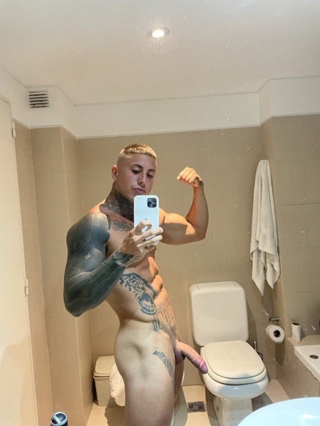 Photo by Nickplus33 with the username @Nickplus33, who is a verified user,  February 6, 2024 at 4:19 AM and the text says '#blondes #selfie #muscled #hung #longdick #ink'