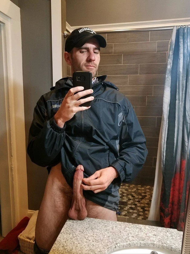 Photo by Nickplus33 with the username @Nickplus33, who is a verified user,  March 31, 2024 at 3:40 AM and the text says '#selfie #caps #hung #longdick #lowhangers #balls #dilf'
