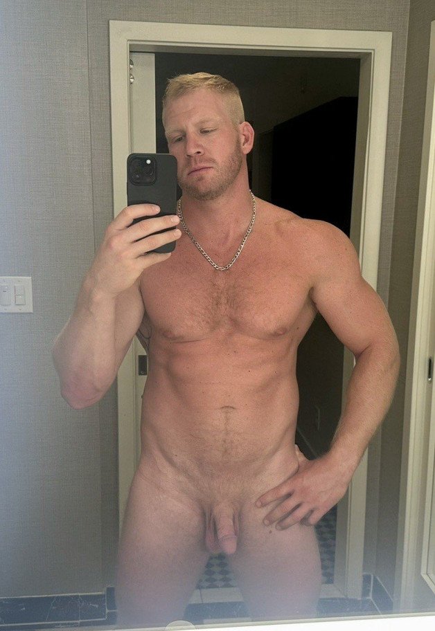 Photo by Nickplus33 with the username @Nickplus33, who is a verified user,  September 8, 2023 at 9:25 AM and the text says '#toned #blonde #chain #scruff #otter'