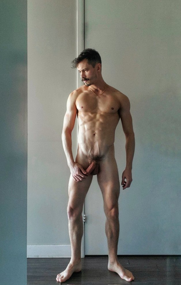 Photo by Nickplus33 with the username @Nickplus33, who is a verified user,  February 2, 2024 at 4:36 AM and the text says '#otter #lean #toned #hung #chain #williammiguel #bush'
