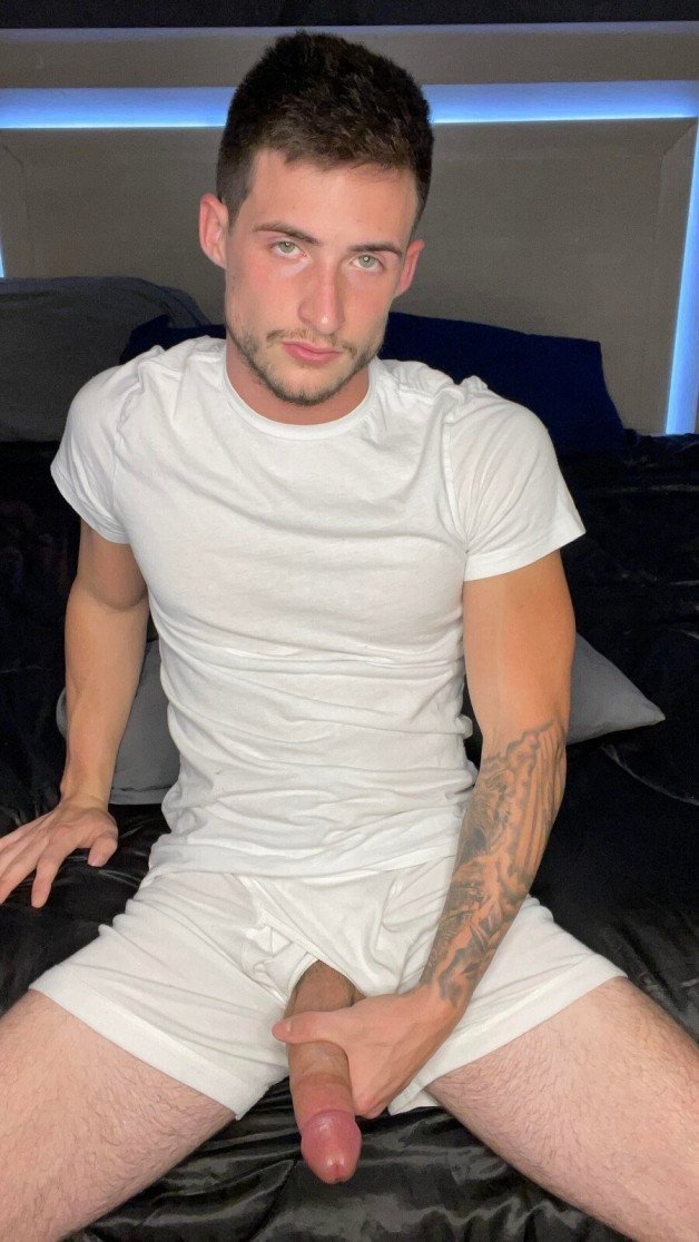 Photo by Nickplus33 with the username @Nickplus33, who is a verified user,  April 26, 2024 at 1:55 AM and the text says '#manspread  #reveal #otter  #hung #longdick #massivecock #scruff'