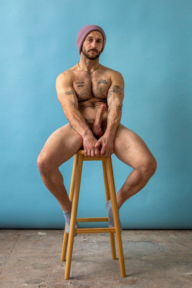 Photo by Nickplus33 with the username @Nickplus33, who is a verified user,  May 29, 2024 at 2:07 AM and the text says '#youngdilf #dilf #nicolasryder #toned #ink #hairy #hung #longdick #balls #bush #manspread'