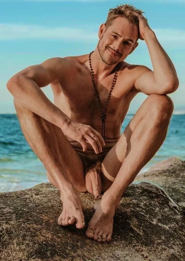 Photo by Nickplus33 with the username @Nickplus33, who is a verified user,  March 23, 2024 at 5:26 AM and the text says '#otter  #outdoors #beach #chain #toned #blondes #hung #veiny #uncut  #foreskin #manspread'