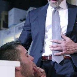 Photo by Nickplus33 with the username @Nickplus33, who is a verified user,  March 29, 2024 at 6:00 AM and the text says '#office #daddy #beard #cocksucking #BJ #otter  #tongue'
