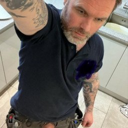 Photo by Nickplus33 with the username @Nickplus33, who is a verified user,  February 11, 2024 at 4:43 AM and the text says '#beard #dilf #reveal #hung #thickdick #tradie'