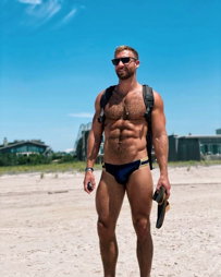 Photo by Nickplus33 with the username @Nickplus33, who is a verified user,  October 8, 2023 at 4:31 AM and the text says '#sppedos #shades #ripped #dilf #hairy #beard #beach #outdoors #beard #chain'