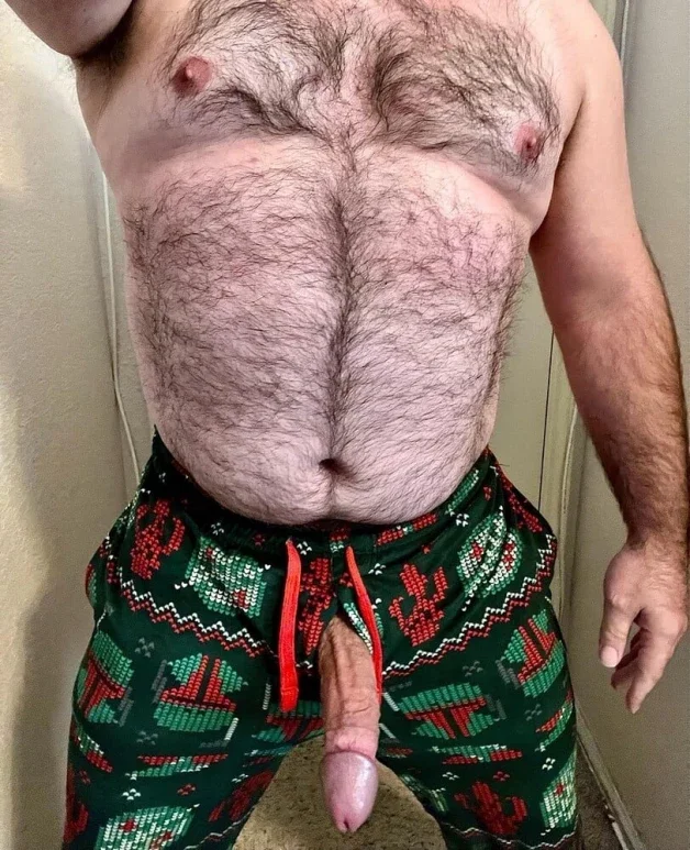 Photo by Nickplus33 with the username @Nickplus33, who is a verified user,  April 10, 2024 at 1:53 AM and the text says '#hairy #beefy #hung #longdick #reveal #bear #dilf'
