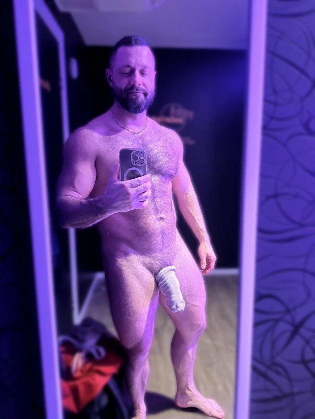 Photo by Nickplus33 with the username @Nickplus33, who is a verified user,  March 22, 2024 at 2:56 AM and the text says '#dilf #beard #hairy #chain #daddy #beefy #selfie #trimmed'
