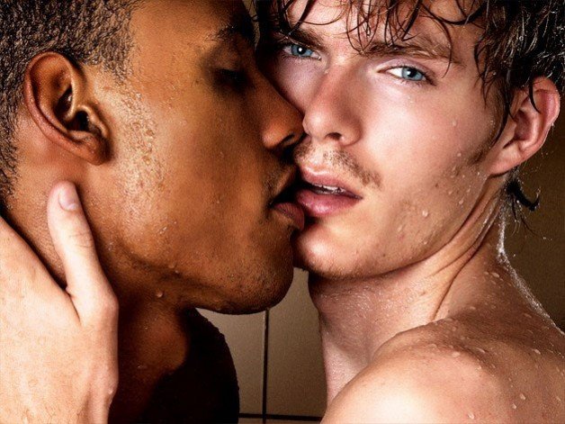 Photo by nicegaypics with the username @nicegaypics,  May 31, 2013 at 6:28 PM and the text says 'Combinação perfeita #Interracial  #gay  #man  #men  #blue  #eyes  #sex  #bath'