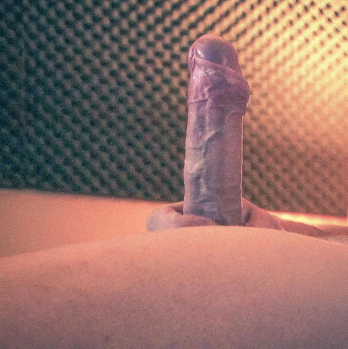 Photo by emanuelv3k with the username @emanuelv3k,  January 2, 2016 at 3:01 PM and the text says 'I was so horny when I took this picture&hellip; I was sitting in the studio when suddenly out of nowhere I got horny as fuck. So I put on some homemade porn where I shoot a load in my girlfriends mouth. It didn’t take a long time before I started shooting..'