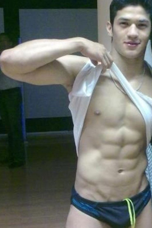 Watch the Photo by ezuv with the username @ezuv, posted on July 15, 2012 and the text says 'nice bod'