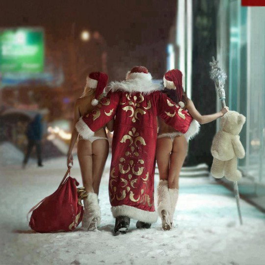 Photo by Caffiend with the username @Caffiend,  December 6, 2019 at 8:18 PM. The post is about the topic Screen Saver Pics and the text says '#Hot #Holidays #Screensaver #SFW
Santa's got game!'