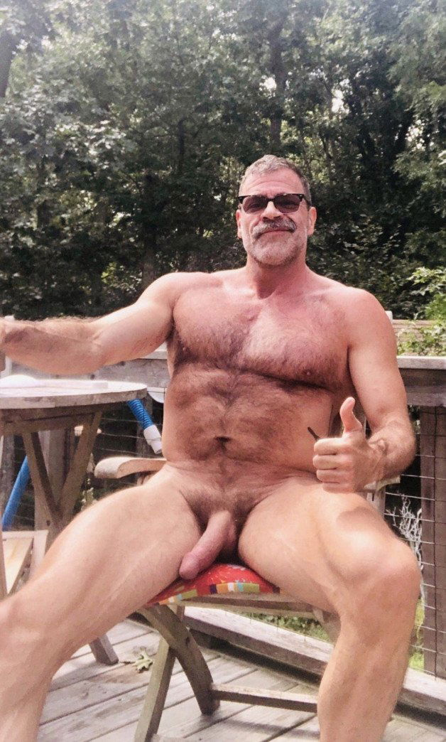 Photo by dads-on-dads-on-dads with the username @discount,  May 30, 2022 at 5:18 PM. The post is about the topic Hairy Daddys