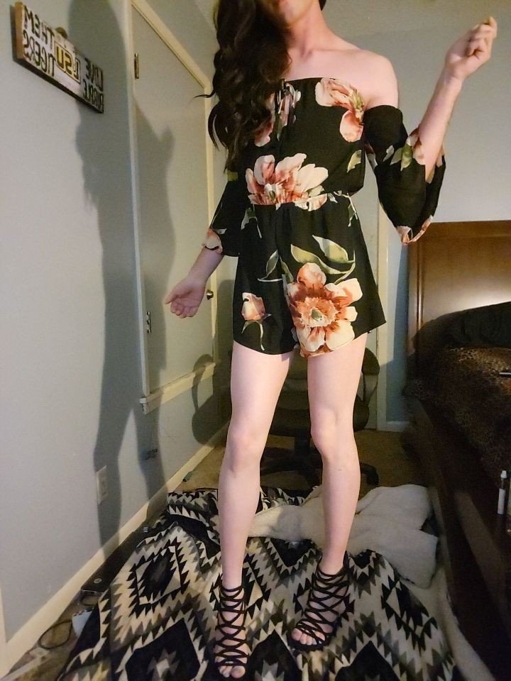 Photo by Dakota A with the username @Slimthickens, who is a verified user,  June 23, 2022 at 1:55 PM. The post is about the topic Sexy and smooth cd/trans legs