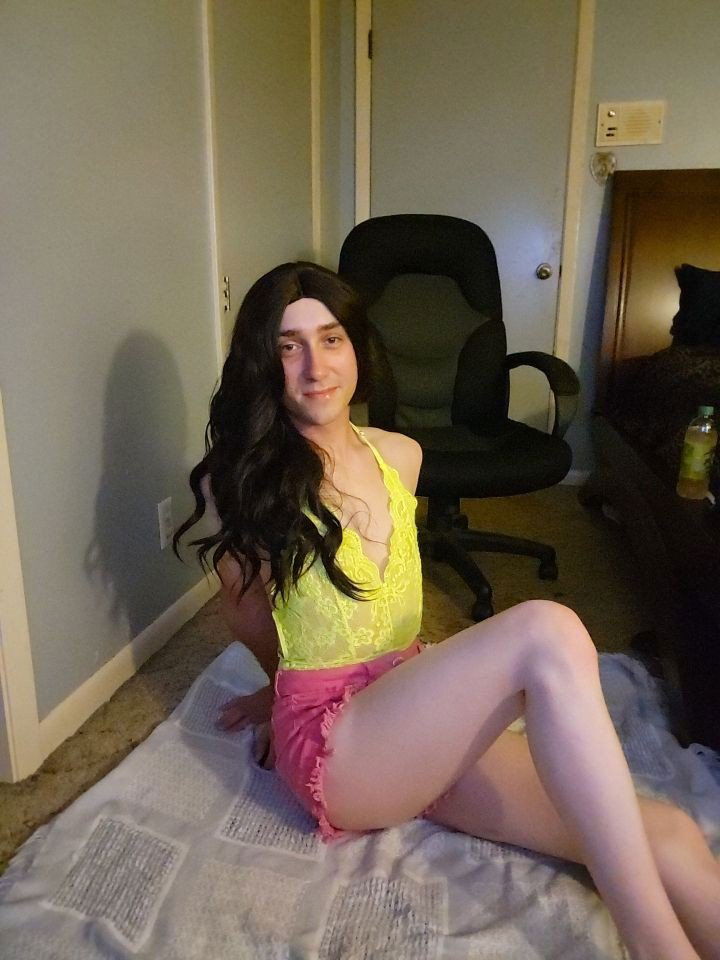 Photo by Dakota A with the username @Slimthickens, who is a verified user,  April 20, 2022 at 4:16 PM. The post is about the topic Sexy and smooth cd/trans legs