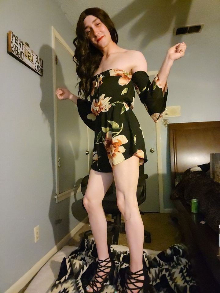 Photo by Dakota A with the username @Slimthickens, who is a verified user,  April 11, 2022 at 8:50 PM. The post is about the topic Sexy and smooth cd/trans legs