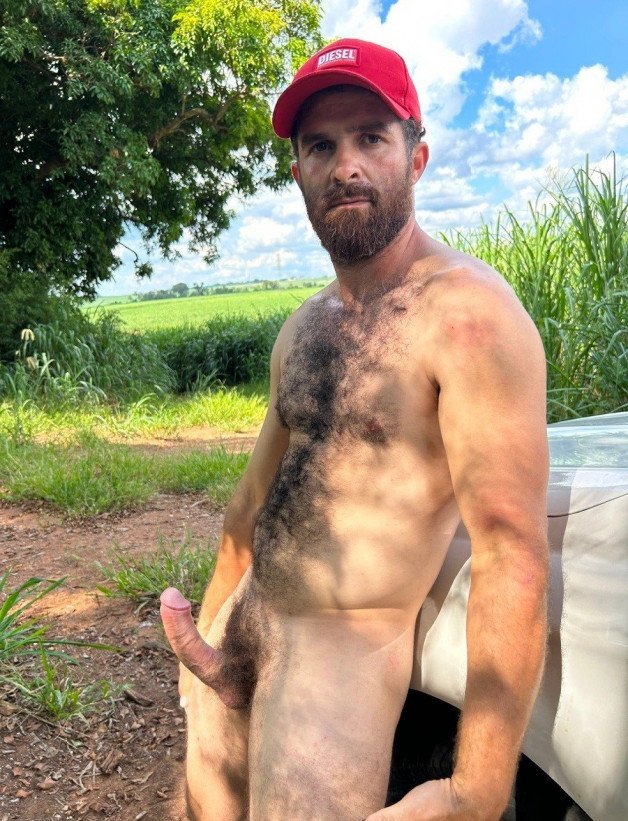 Photo by BuddyBate with the username @BuddyBate,  April 27, 2024 at 6:38 PM. The post is about the topic Jacking off and the text says 'I'd gladly head out to meet him for a #dick stroke in a random field'