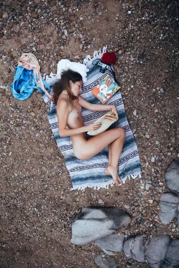 Photo by Sumles with the username @Sumles,  May 4, 2024 at 5:14 AM. The post is about the topic Bookish Girls and the text says '#book #book #reading #lecture #feminine #femininebeauty'