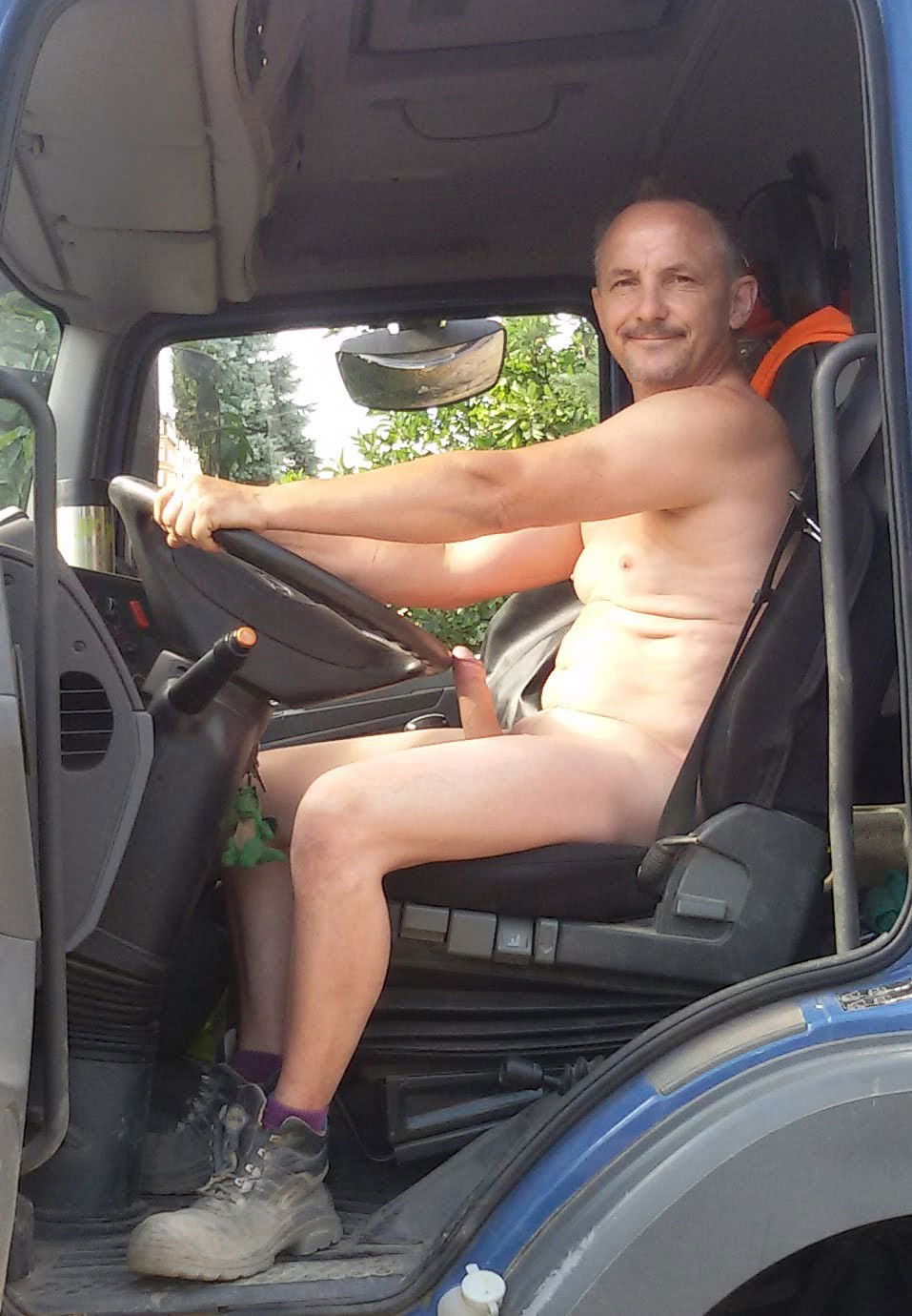 Photo by Lommi with the username @Lommi, who is a verified user,  May 29, 2019 at 7:43 PM. The post is about the topic Nackedeis Reblogs and the text says 'Outdoor men'
